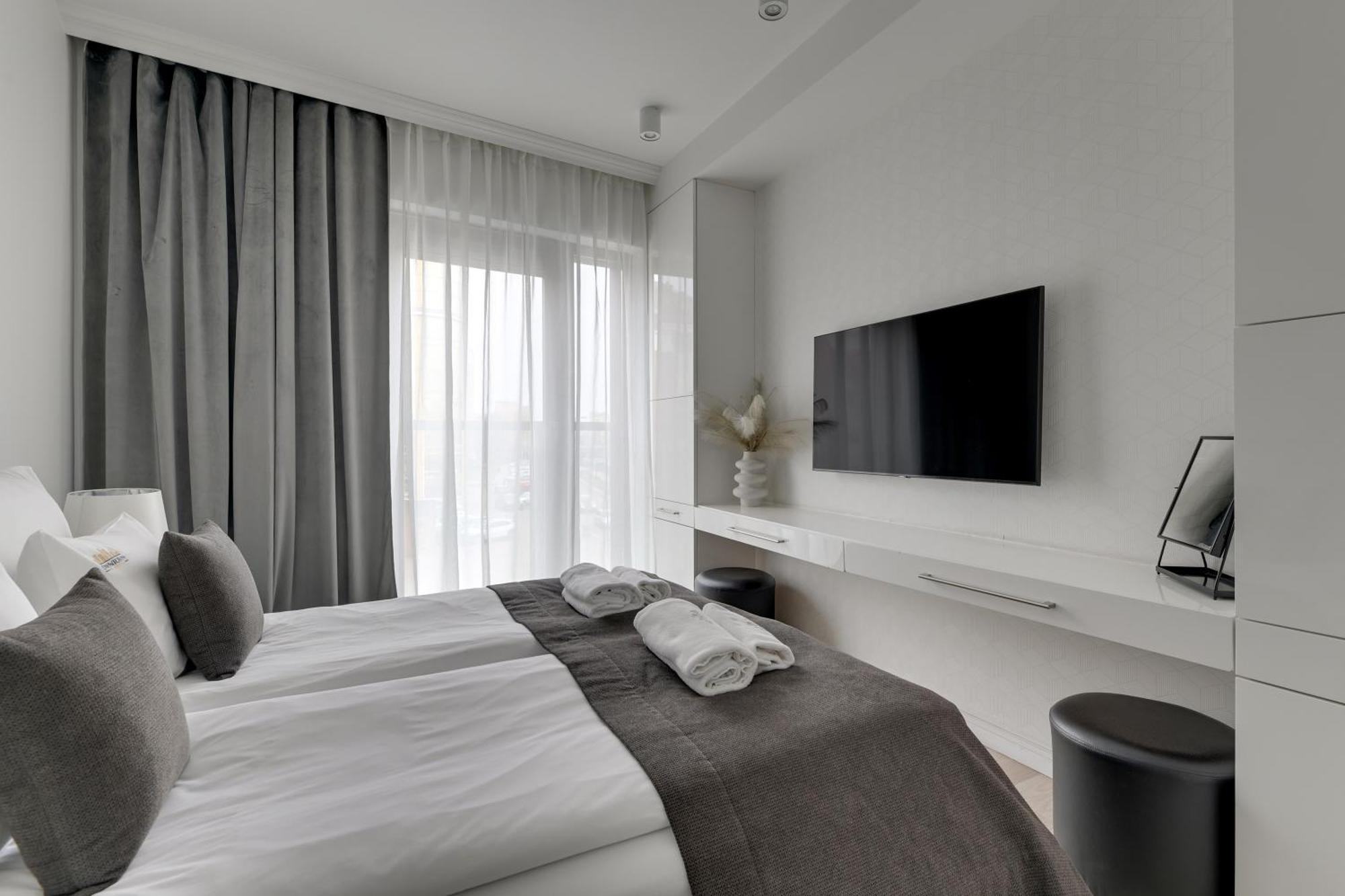 Waterlane Riverside - Spa, Pool, Gym & Parking By Downtown Apartments Гданьск Номер фото